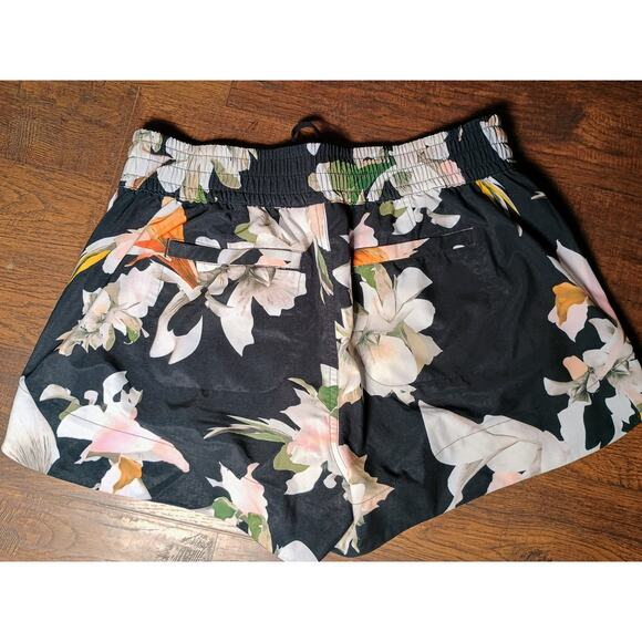Athleta floral women's shorts size 8 - Picture 4 of 5